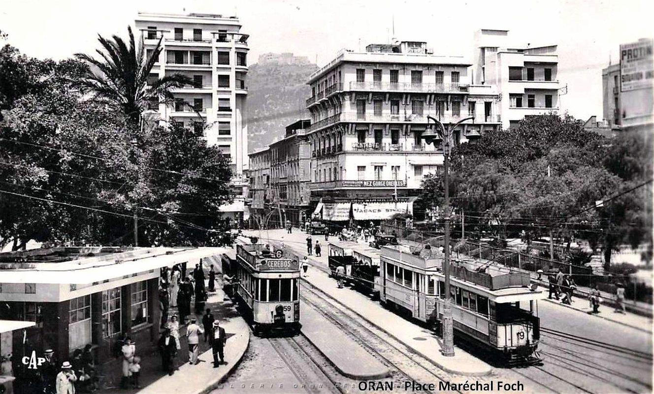 747- Oran - Place Marechal Foch.jpg